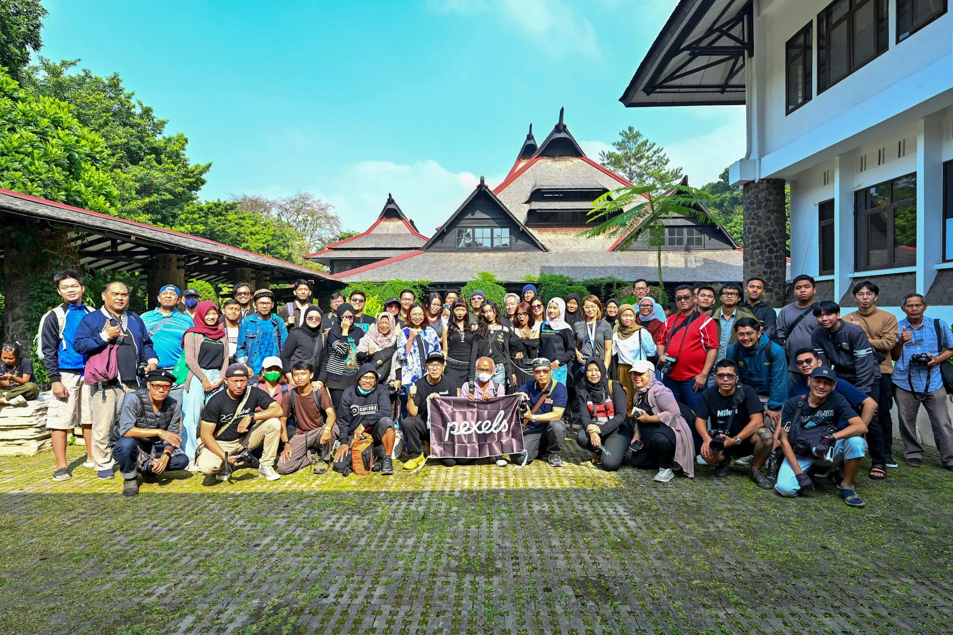 Outbound team building 1 hari di Bogor dengan aktivitas seru dan kolaboratif untuk meningkatkan kerja tim.