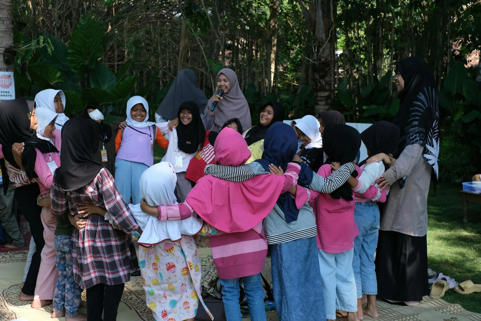 Team building seru 1 hari di Talaga Cikeas Bogor, aktivitas outbound untuk kebersamaan tim